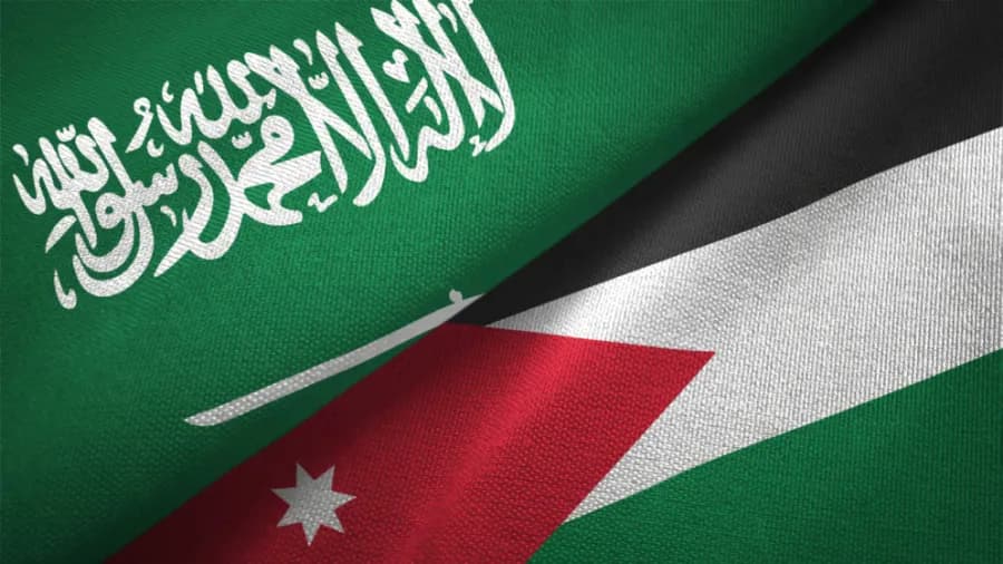 Al-Safadi reviews regional issues with Saudi Foreign Minister