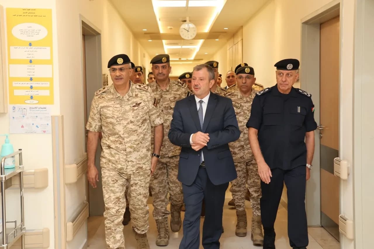 مديرو الأمن يزورون مصابي خدمة العلم وأسر المتوفين
