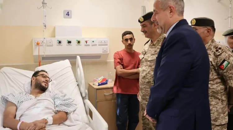مدير الخدمات الطبية يتابع مصابي حادث نويبع