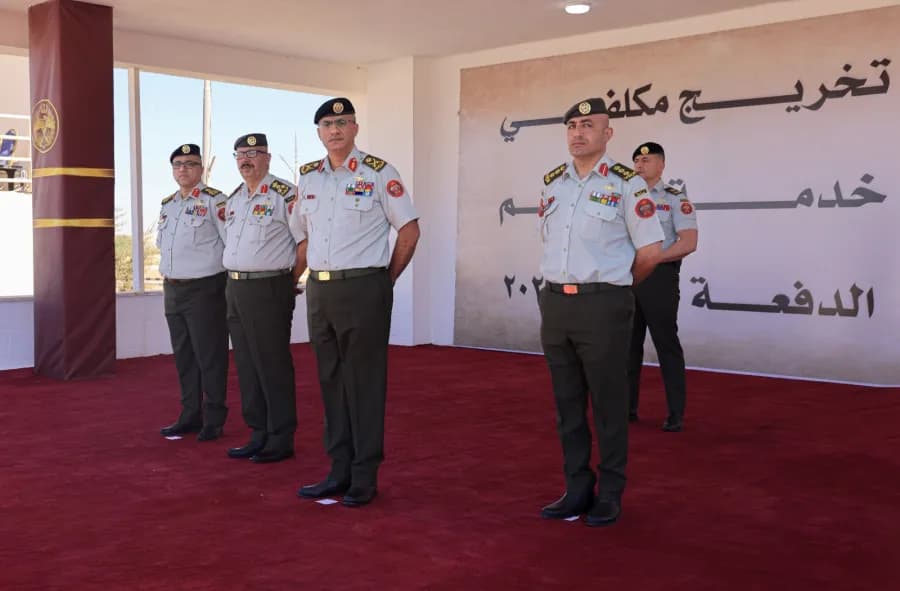 رئيس الأركان يشرف على تخريج دفعة خدمة العلم الثانية