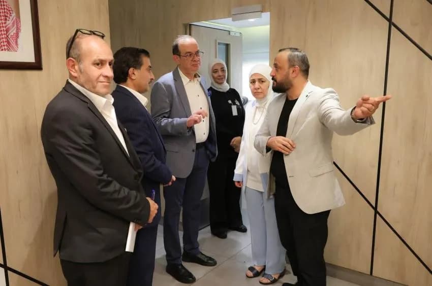 وزير الاقتصاد يزور مركز الخدمة في العقبة