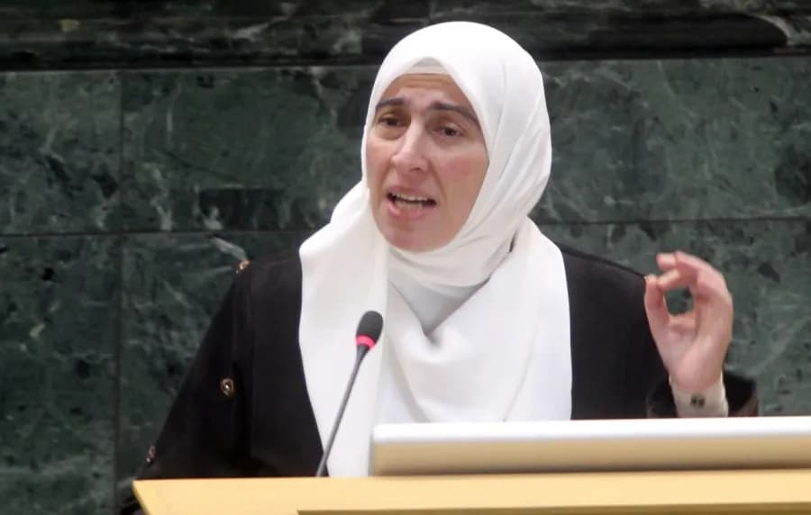 وزارة السياحة تؤكد التزامها بثوابت المجتمع