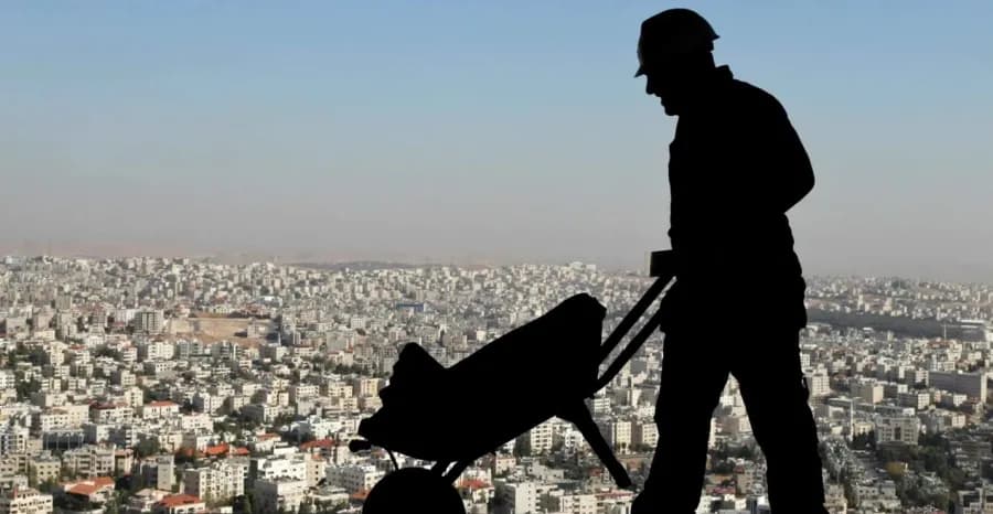 حكومة تدرس تمديد تصحيح أوضاع العمالة الوافدة