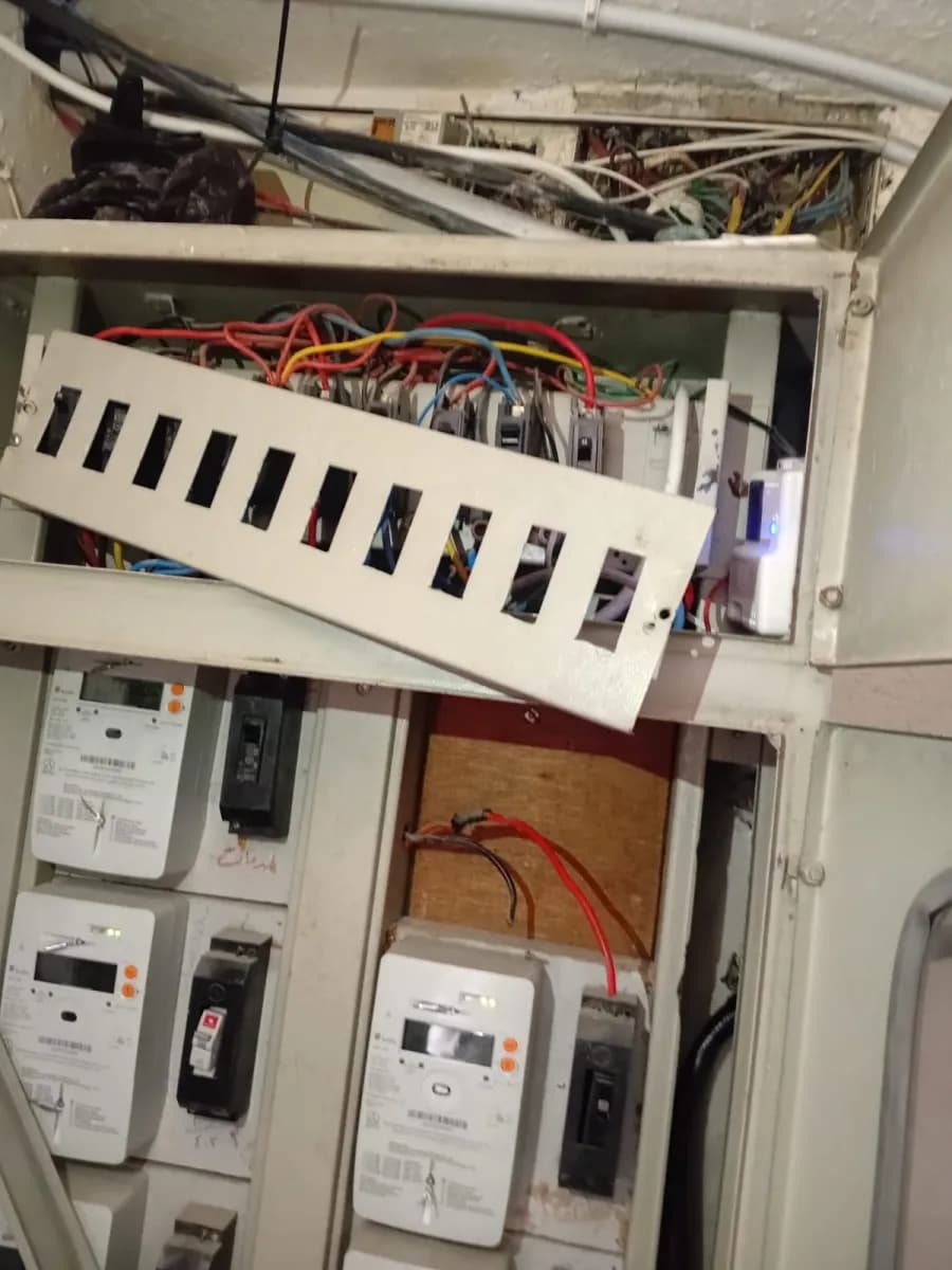 Open meter cabinet endangers children in Al-Ameer Hassan