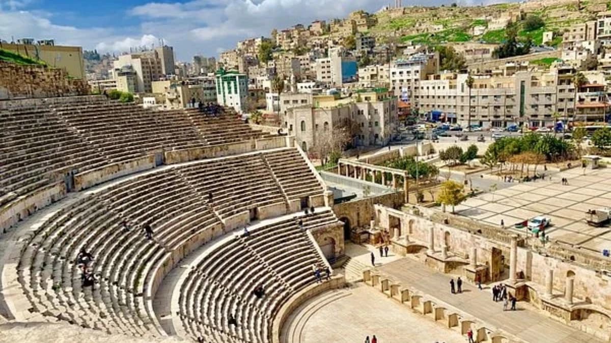 الأردن يعزز إجراءات جذب السياح الروس والصينيين
