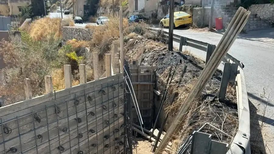 بلدية السلط توسع تقاطعين لتخفيف الازدحام