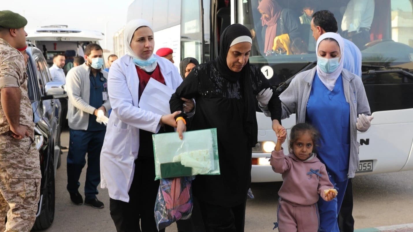 الأردنية تُخرج 20 طفلاً من غزة في الدفعة 35