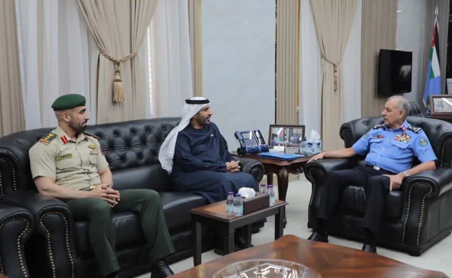 مدير الأمن العام يلتحق بالسفير الإماراتي لتعزيز التعاون