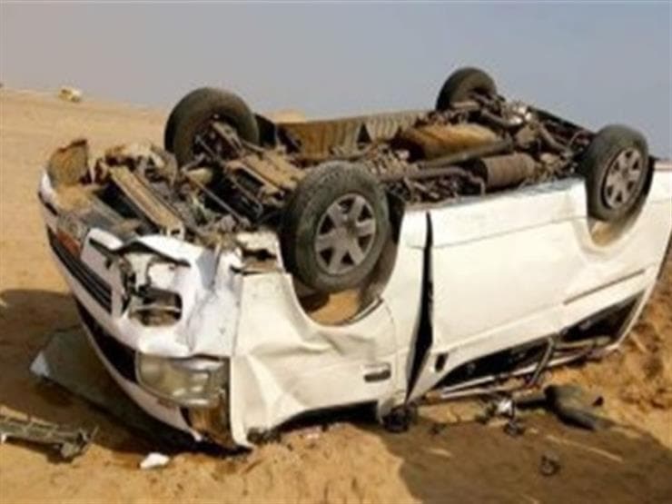 Tire blowout leads to microbus crash in Helwan