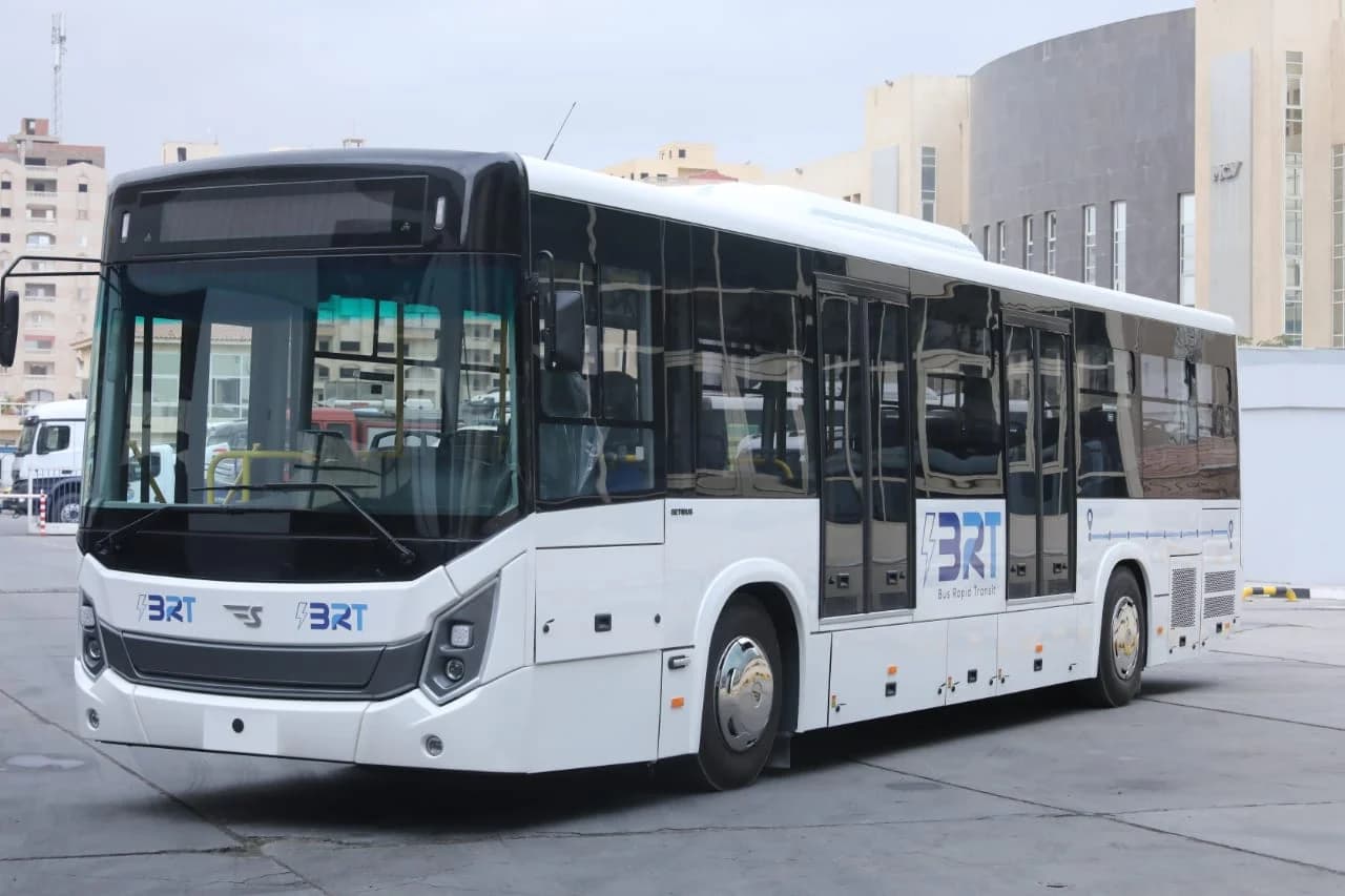 Transport: Bus Deviates from Route Without Injuries