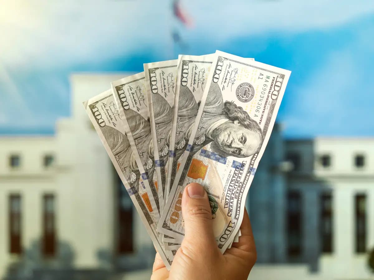 Dollar drops over 50 piastres in banks