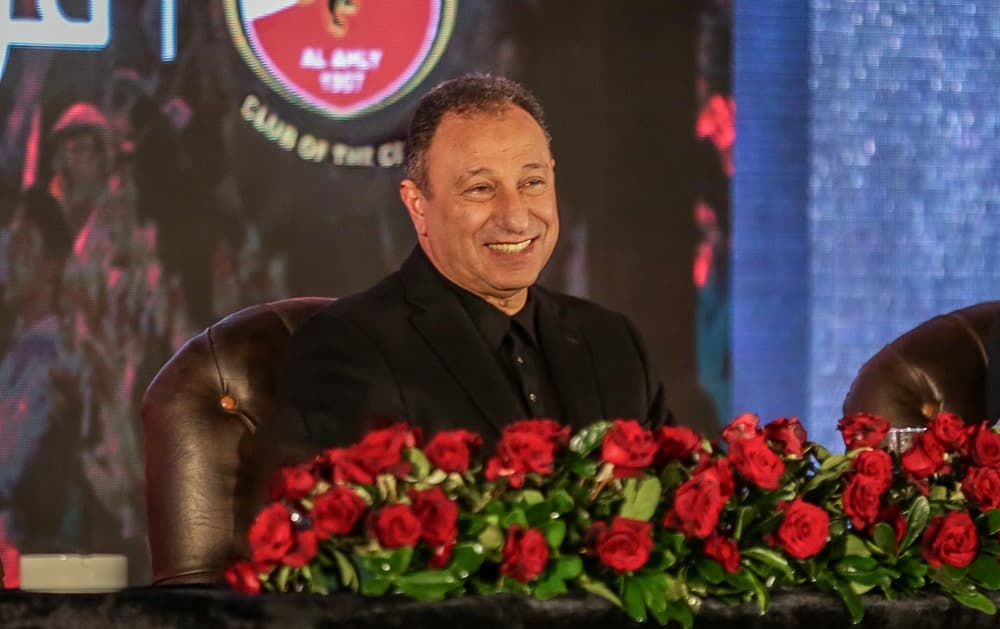 مساعٍ لإقناع الخطيب بالسفر لإسبانيا لمباراة الأهلي وبرشلونة