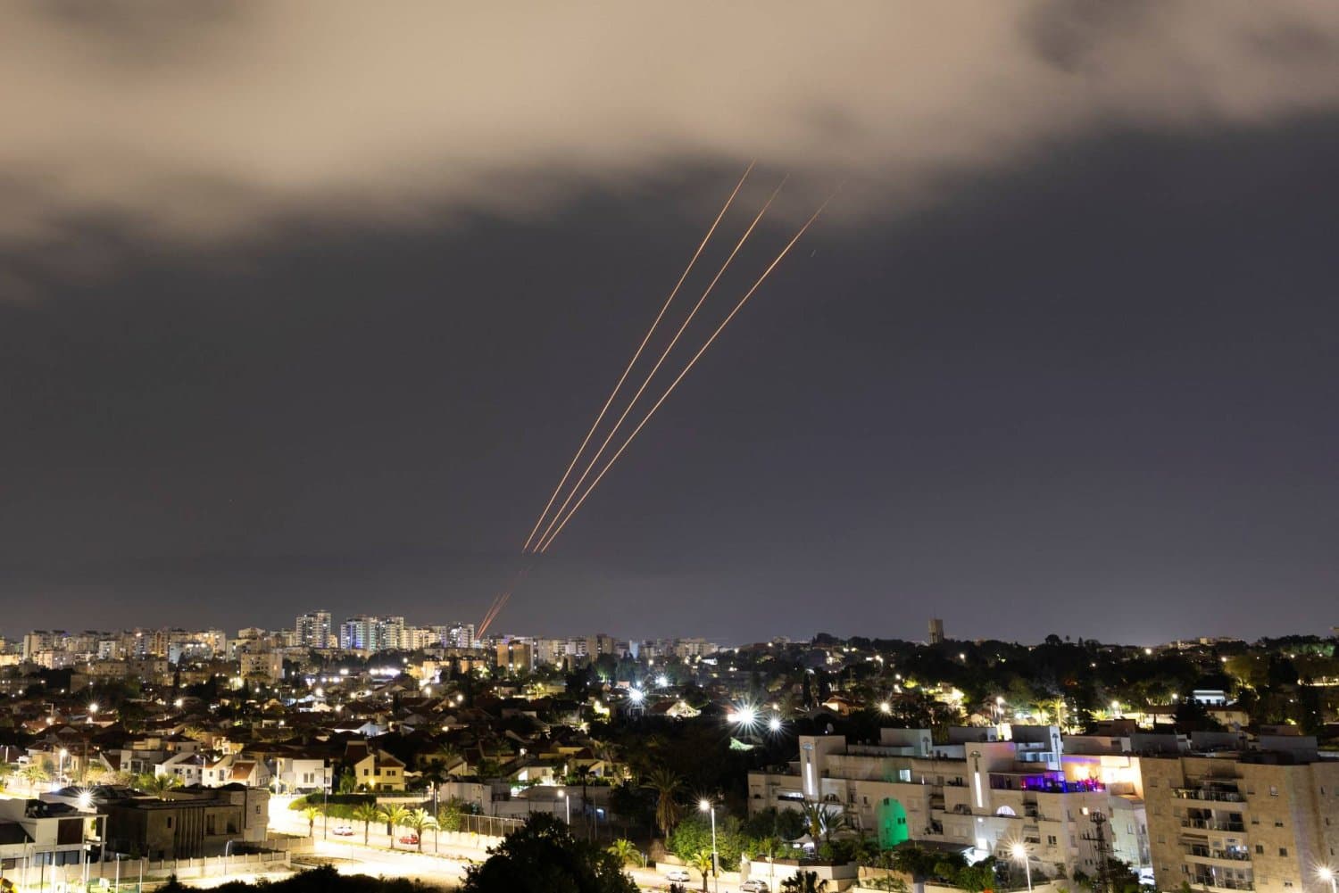 Russian strikes on Kyiv with over 40 missiles