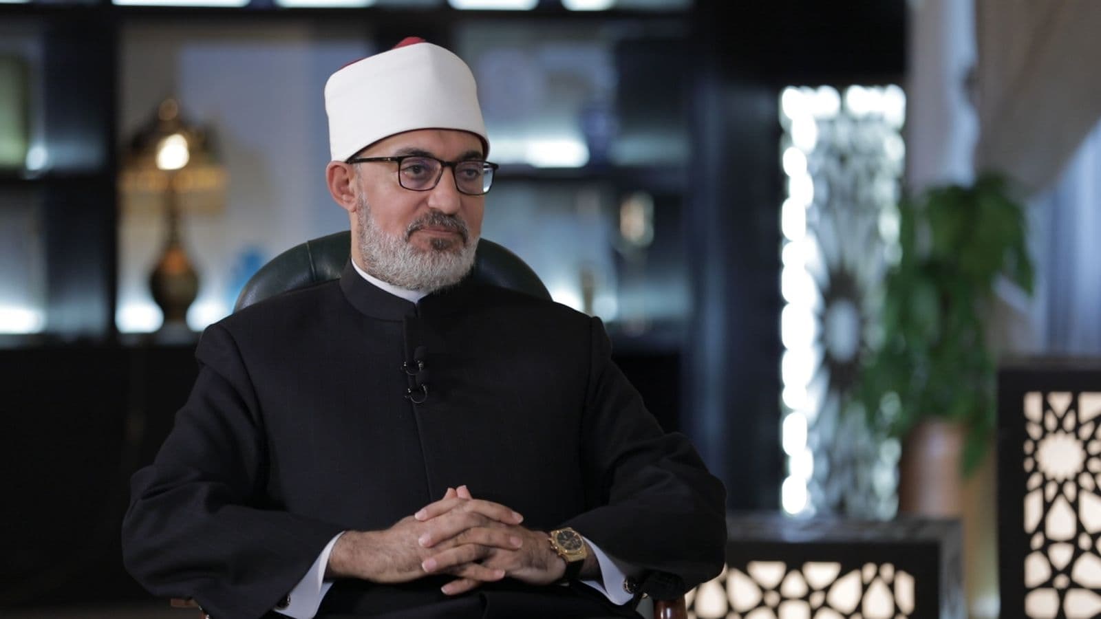 Grand Mufti Offers Condolences on Minister's Mother