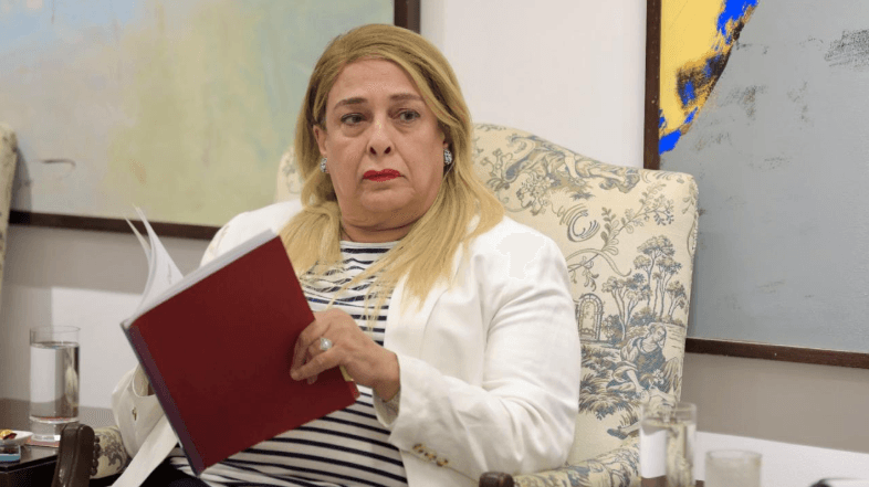 إلهام أبو الفتح تتناول لغة الانسحاب