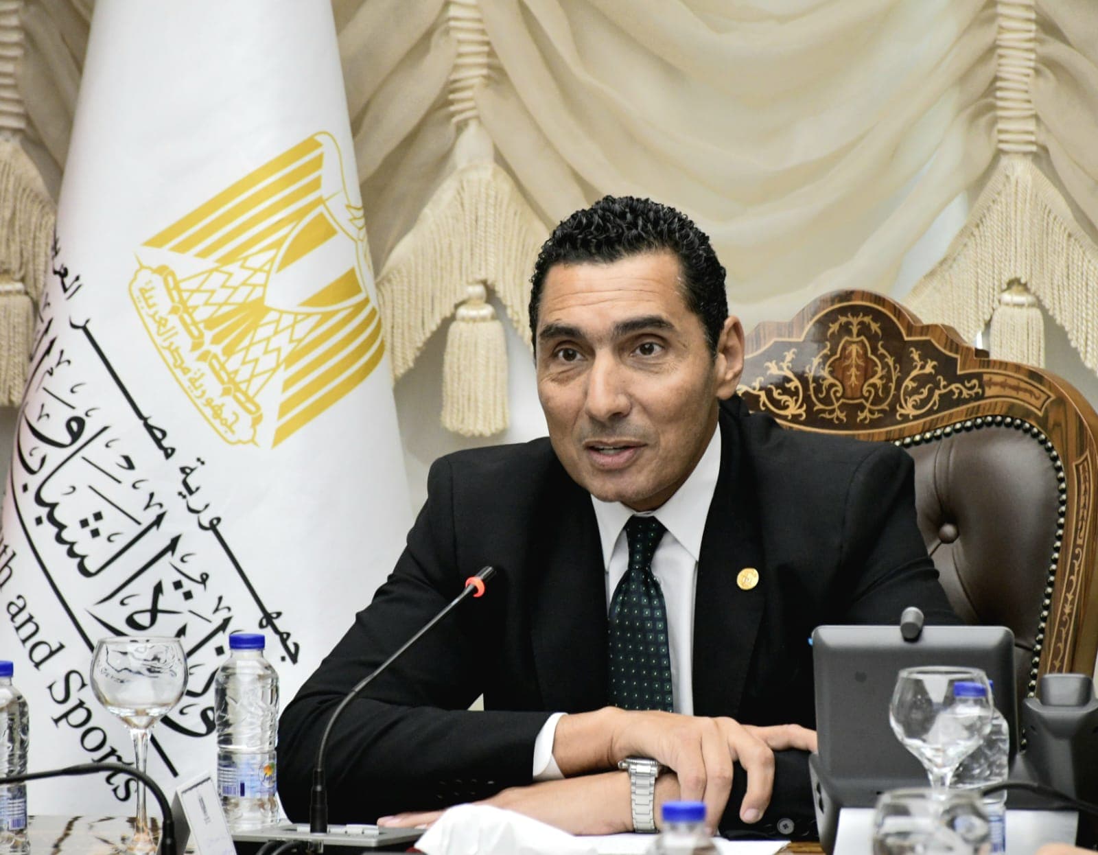 وزير الرياضة يأمر بالتحقيق في تعرض ناشئ لرفض باسمه