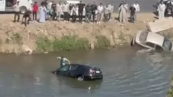 أبو العينين يكرم منقذي الأسرة والشابان يتبرعان بالمكافأة