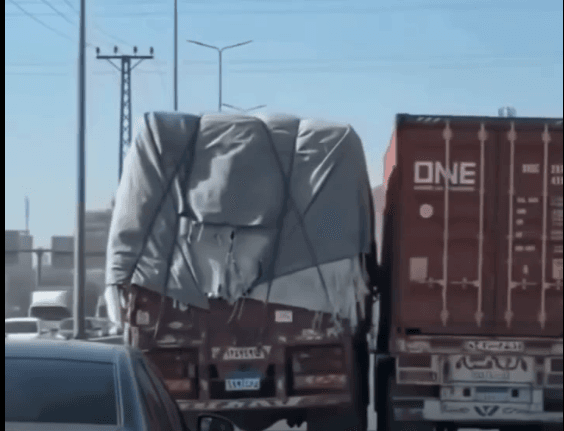 Truck driver on ring road avoids disaster