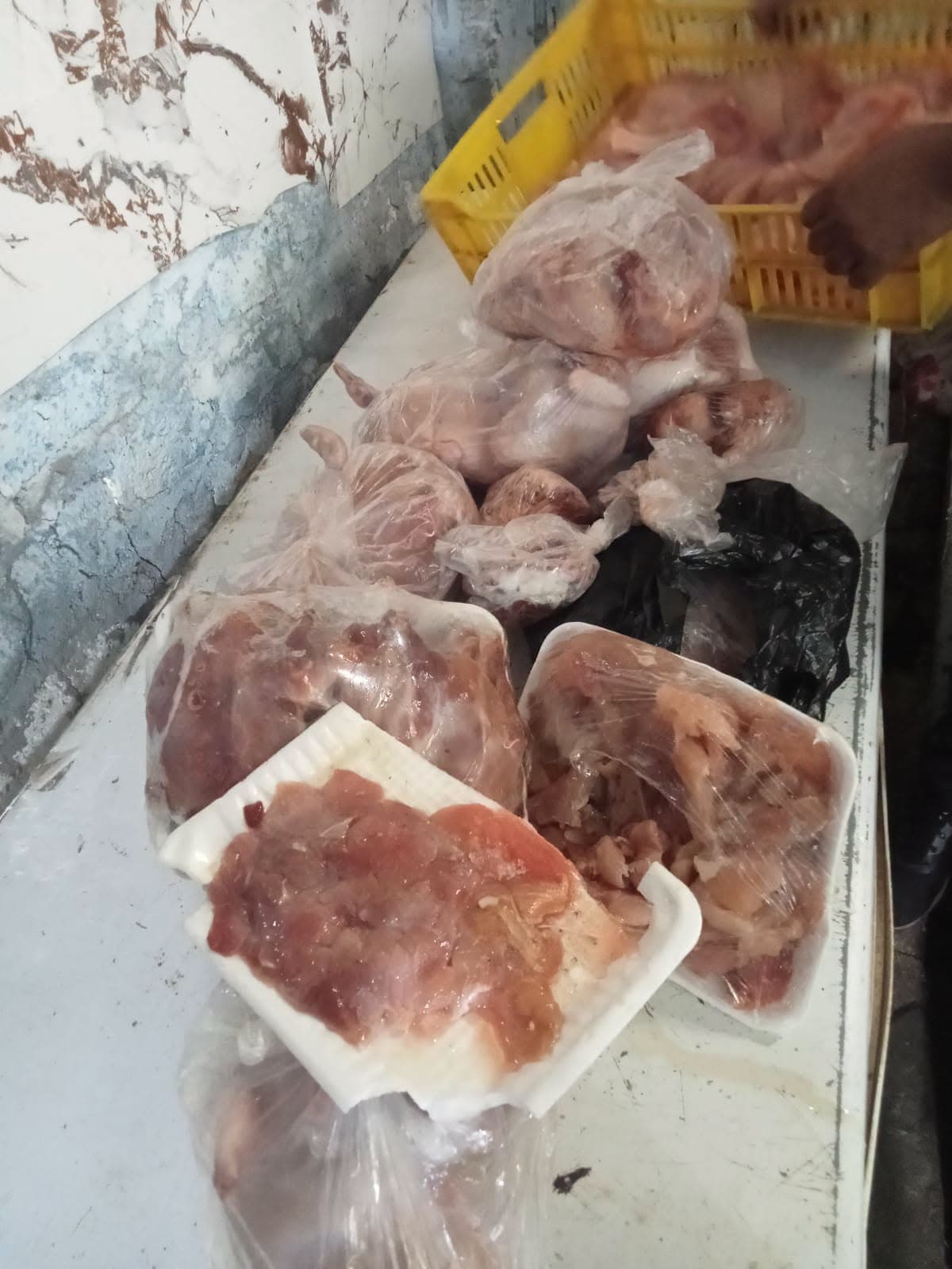 أسيوط تضبط 70 كجم دجاج غير صالح
