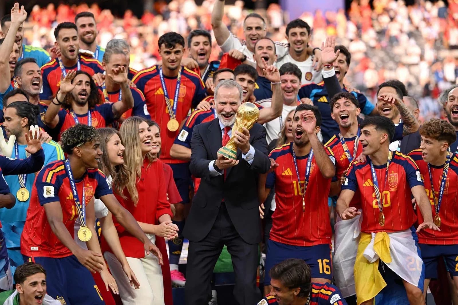 King Felipe VI and daughters with Spanish champions