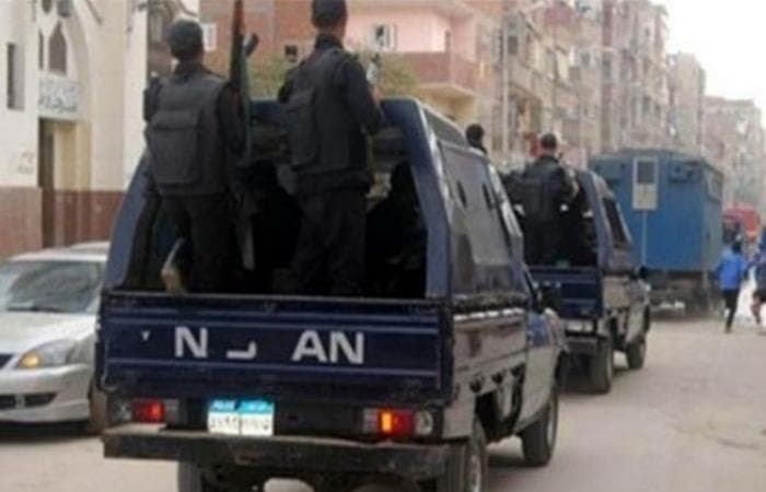Gang Detains Bank Data Thieves