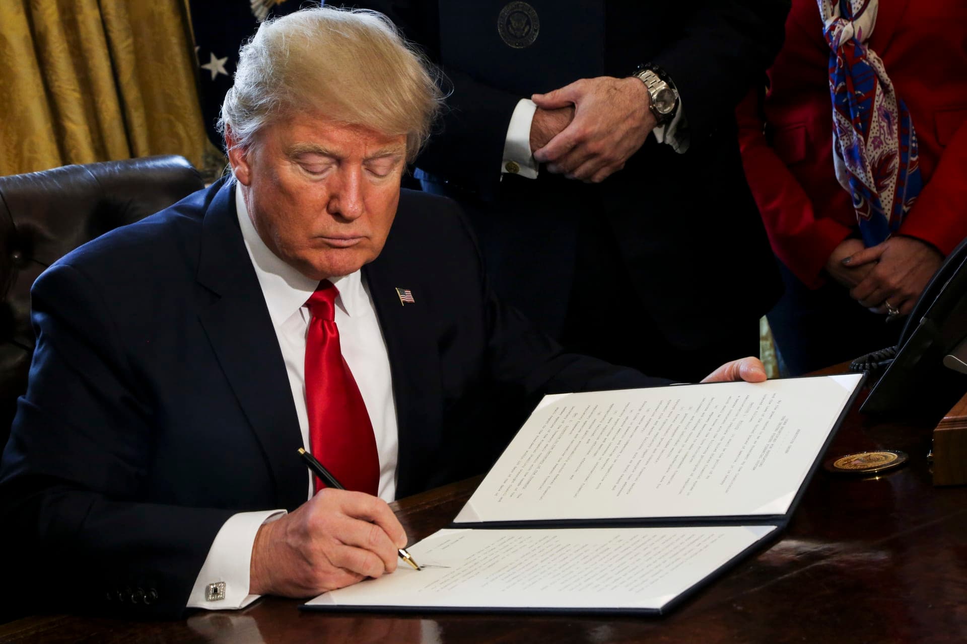 Trump enacts measures to limit birthright citizenship