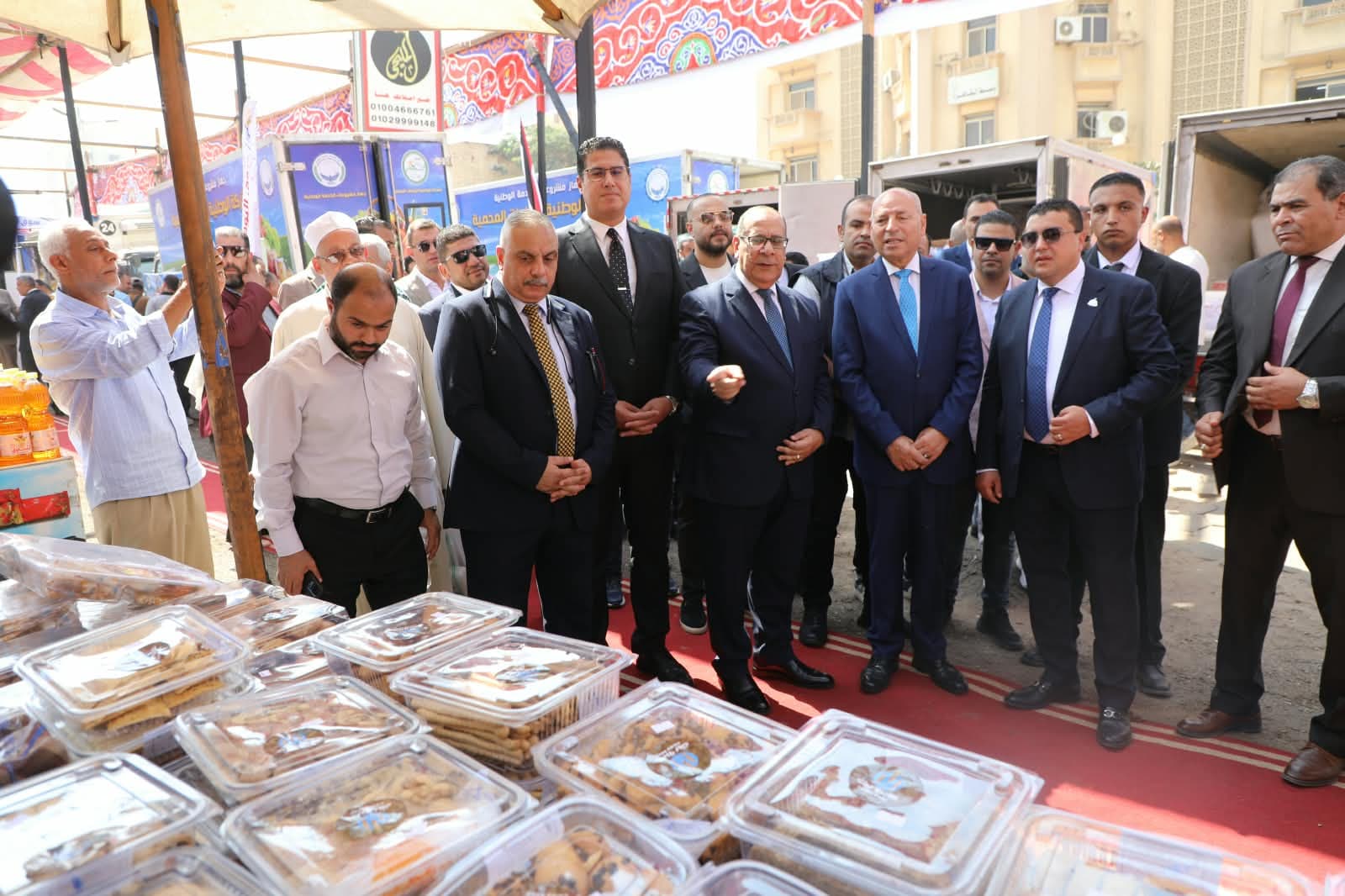محافظ القاهرة يفتتح سوق اليوم الواحد بوسط المدينة