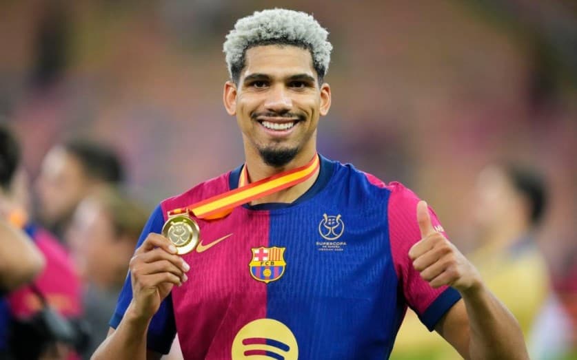 Liverpool close to Ronal Araújo loan