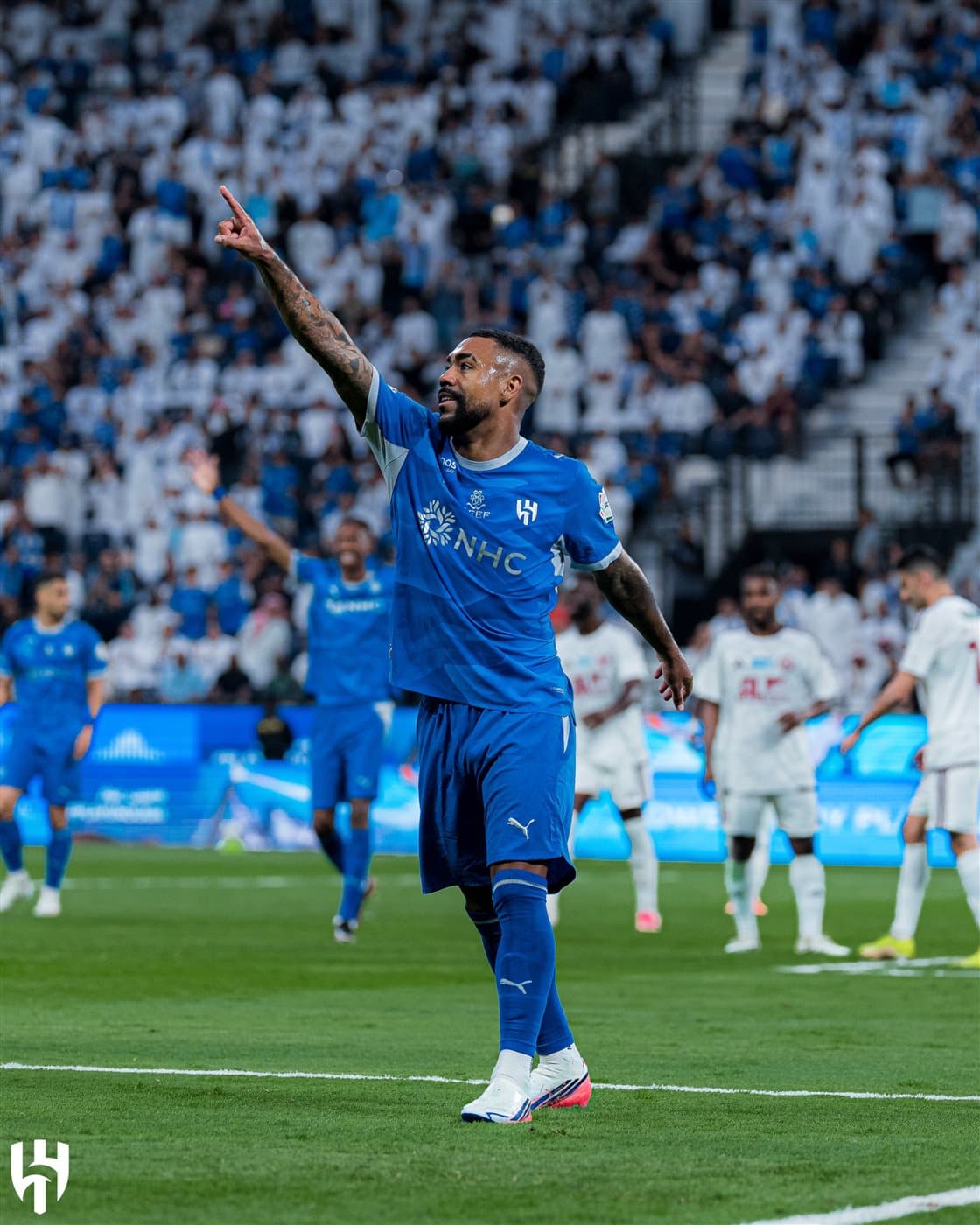 الهلال يفوز على الفيصل بأربعة في بداية دوري السعودية