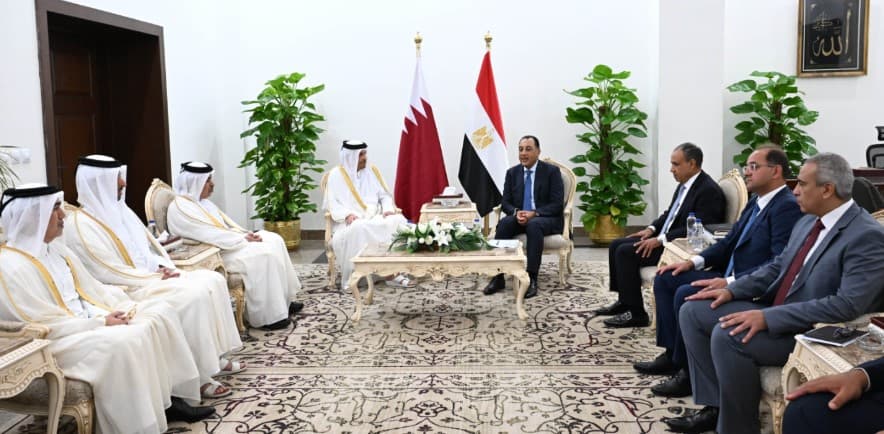 PM Meets Qatari PM to Boost Cooperation