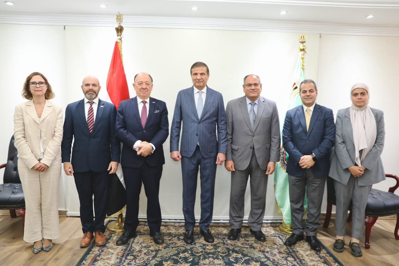 وزير الزراعة يوقع مذكرة مع المعهد الأرجنتيني