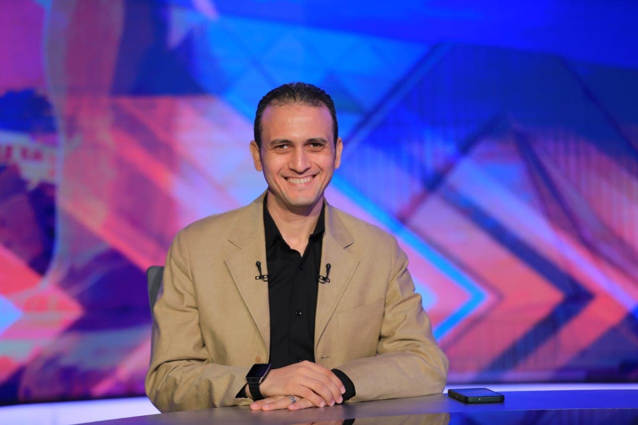 سامح سمير يصف مواجهة الأهلي وبرشلونة بأنها من أكبر اللقاءات