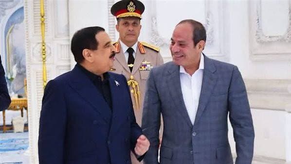 السيسي يودع ملك البحرين بمطار العلمين