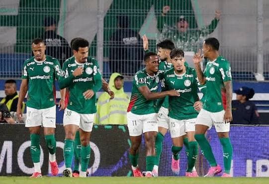 بالميراس يتصدر الدوري بعد فوز كبير