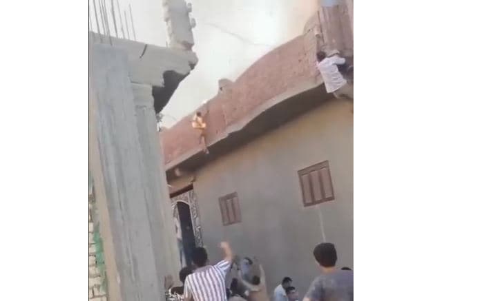 Fire on rooftop causes residents to jump in Upper Egypt