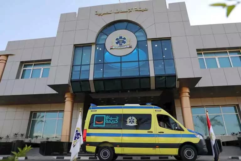 مسعفان يعيدان مبلغ 200 ألف جنيه في أكتوبر