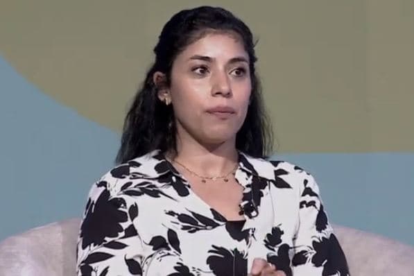 أمنية حسن تجمع بين الطب والمسرح