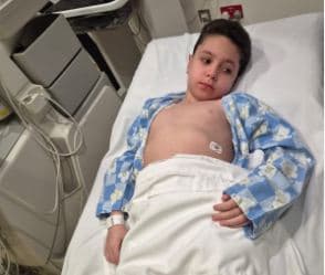 محامية يوسف تصل مطار حمد لبدء العلاج