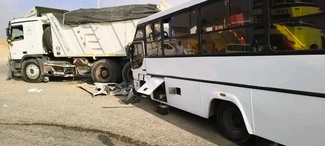 13 hurt in bus and trailer crash