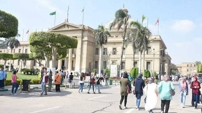 بدء العام الدراسي في الجامعات اليوم