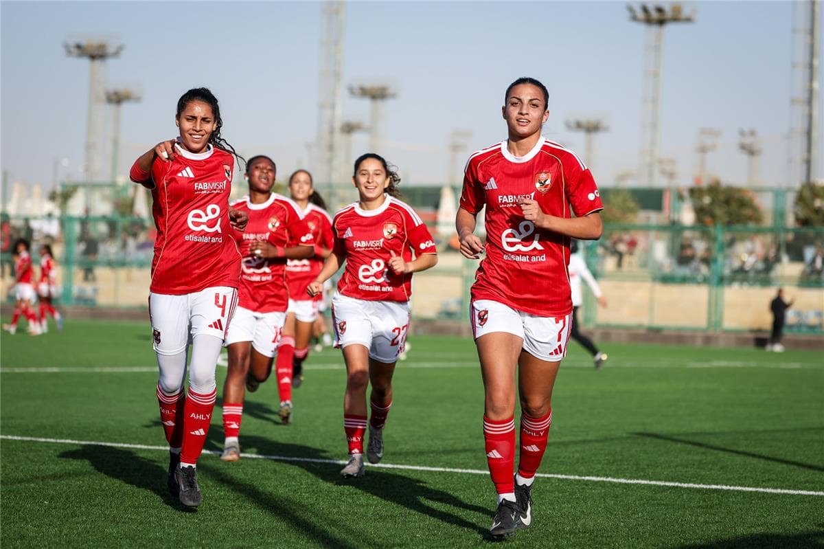 نورا سمير تحكم مباراة القمة النسائية بين الأهلي والزمالك