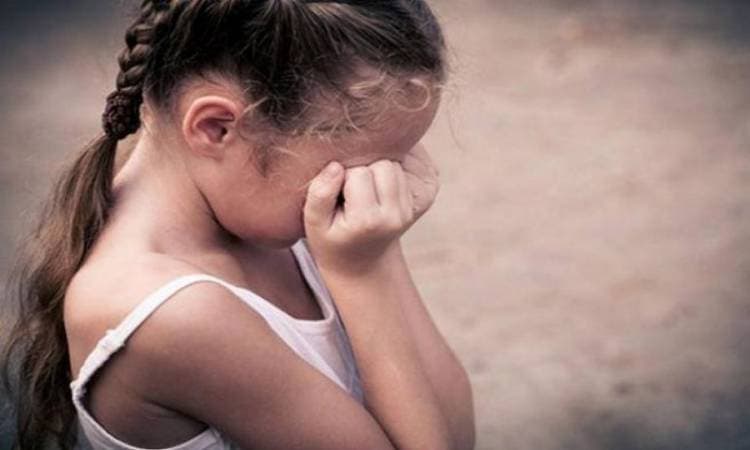 حادثة مأساوية في أكتوبر طفل تلقي من الطابق الثالث