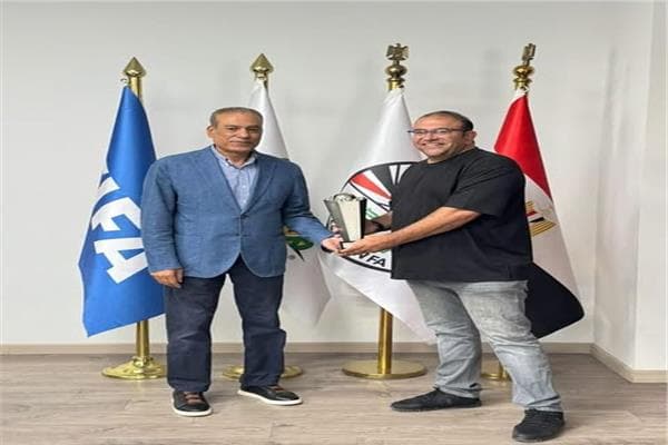 منتخب مصر للشباب يسلم الكأس للاتحاد