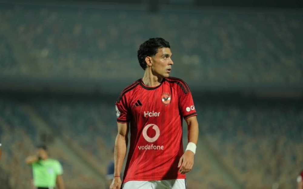 الأهلي يخوض مفاوضات لتجديد عقد بن شرقي