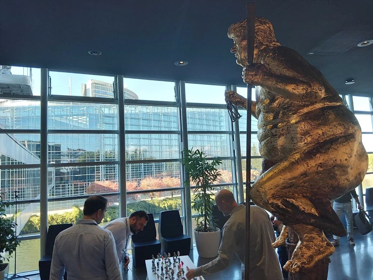 Satirical Trump statue at European Parliament