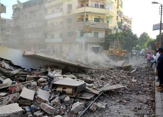 Old four-story building collapses in Karmouz