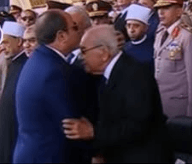 السيسي يعانق الفريق حتاتة تقديراً له