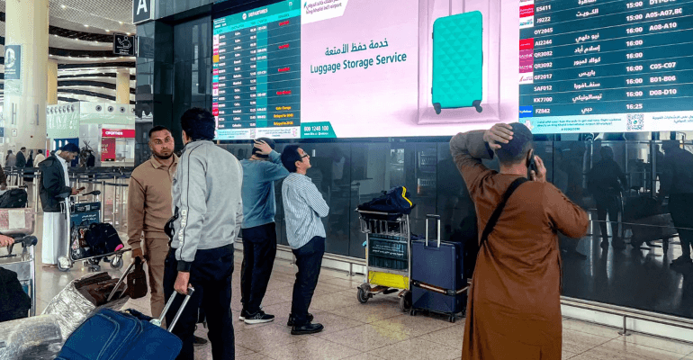 السعودية تعلن توقف عمليات بمطار الملك خالد