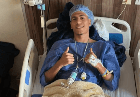 نجاح عملية مهاجم الأهلي للشباب