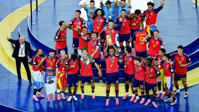 Spain first to top 2000 FIFA points